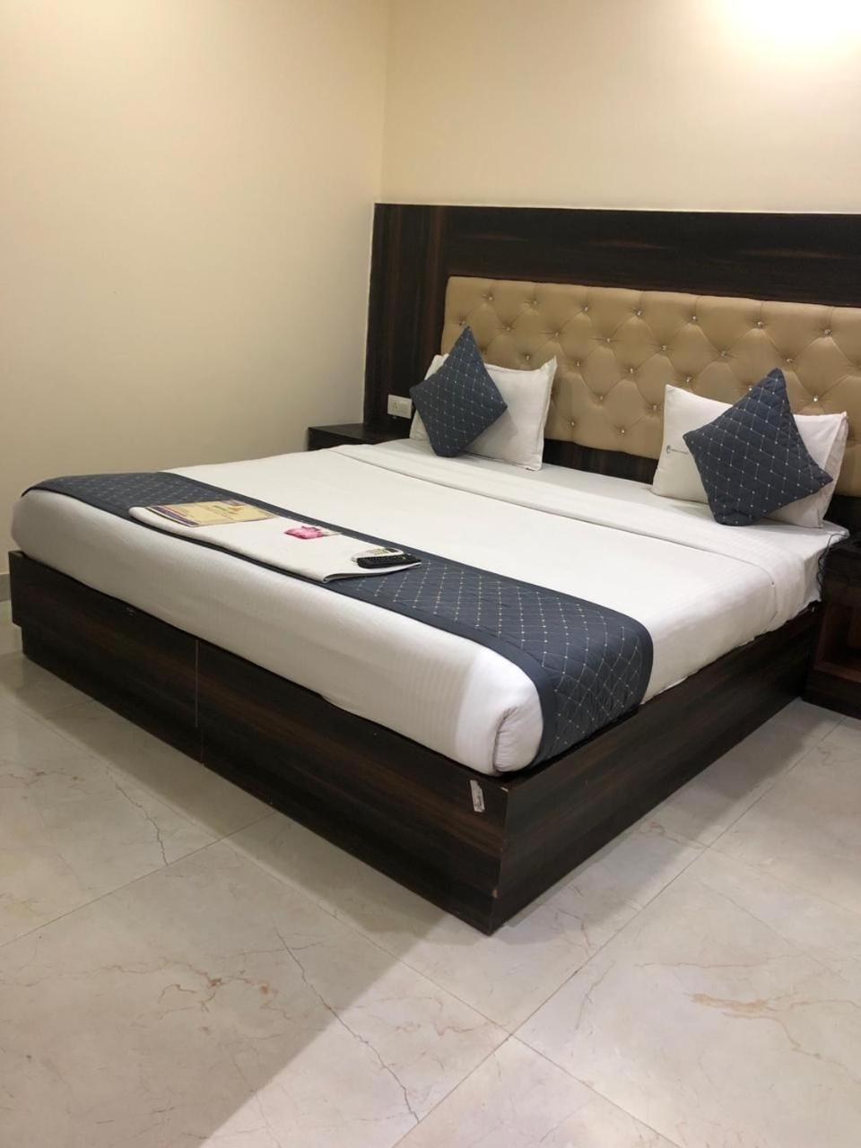 Hotel Ivy Plaza Near Igi Airport New Delhi Exterior photo